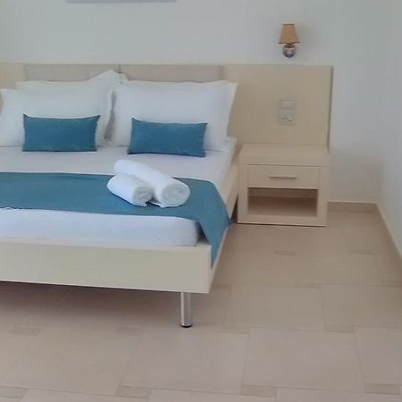 Aler Holiday Inn Саранда Екстер'єр фото