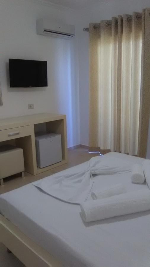 Aler Holiday Inn Саранда Екстер'єр фото