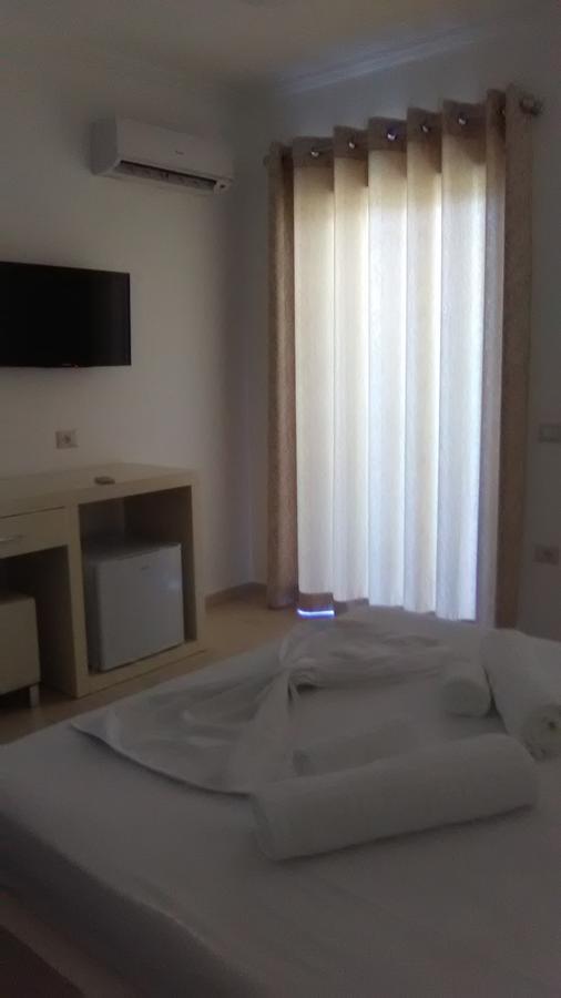 Aler Holiday Inn Саранда Екстер'єр фото