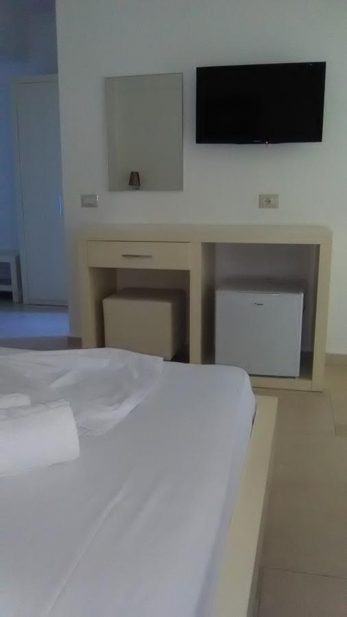 Aler Holiday Inn Саранда Екстер'єр фото