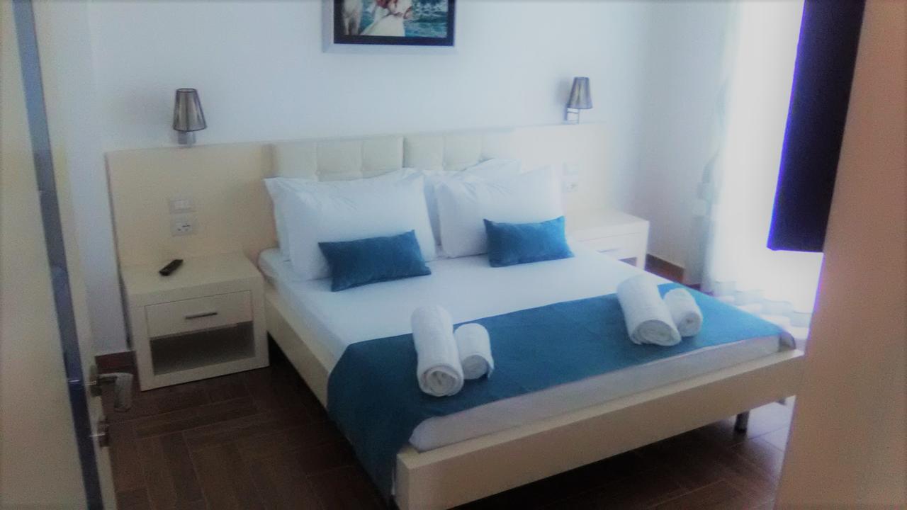 Aler Holiday Inn Саранда Екстер'єр фото
