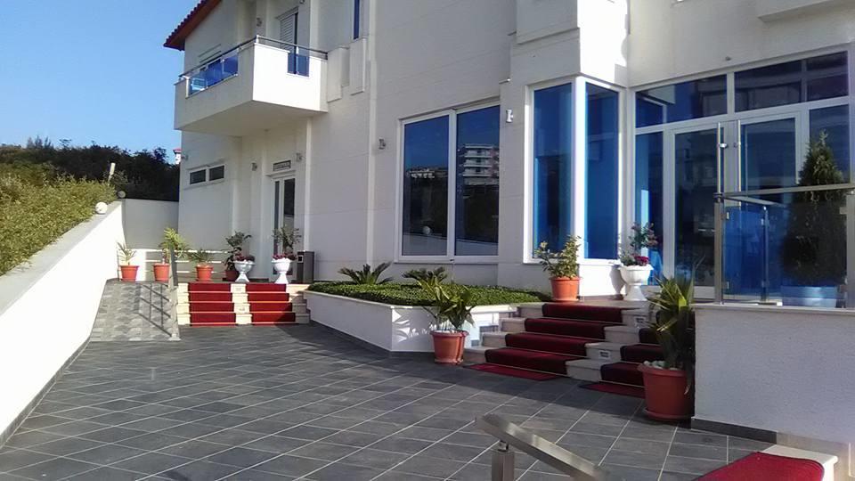 Aler Holiday Inn Саранда Екстер'єр фото