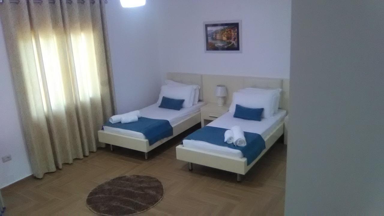Aler Holiday Inn Саранда Екстер'єр фото