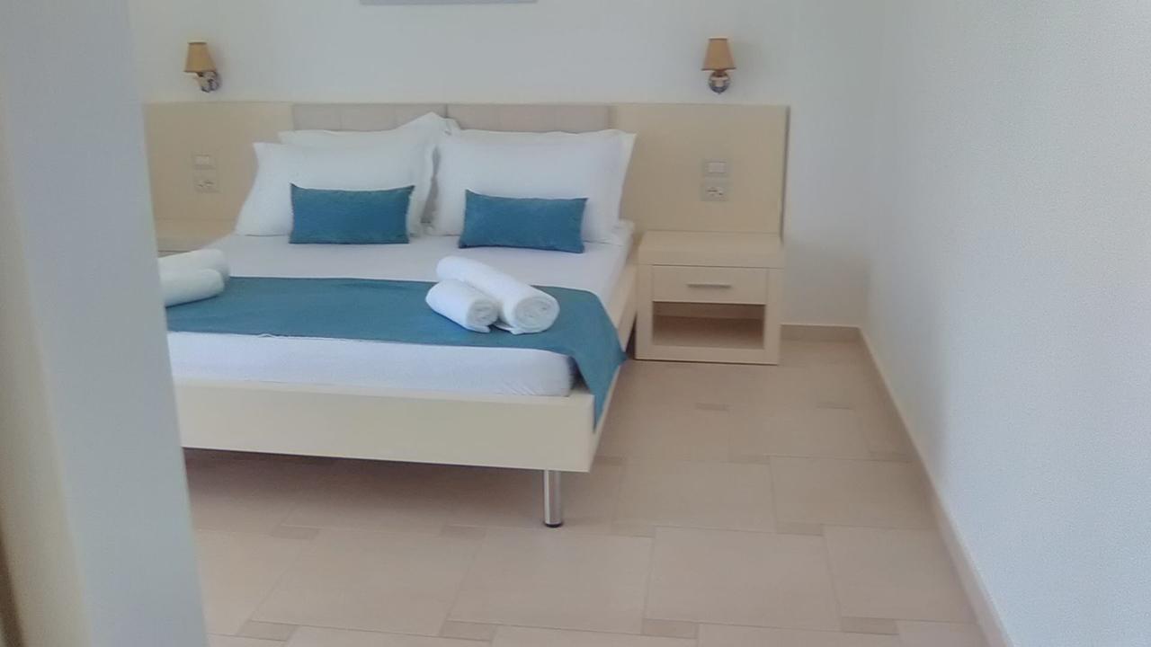 Aler Holiday Inn Саранда Екстер'єр фото