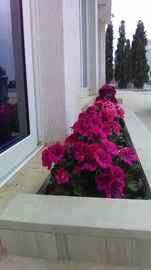 Aler Holiday Inn Саранда Екстер'єр фото