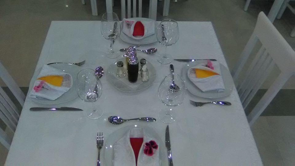 Aler Holiday Inn Саранда Екстер'єр фото