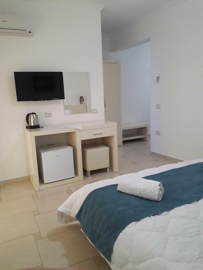 Aler Holiday Inn Саранда Номер фото