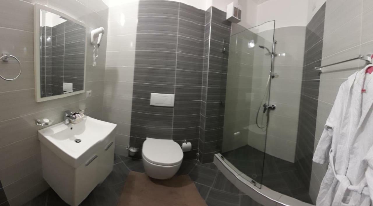 Aler Holiday Inn Саранда Номер фото