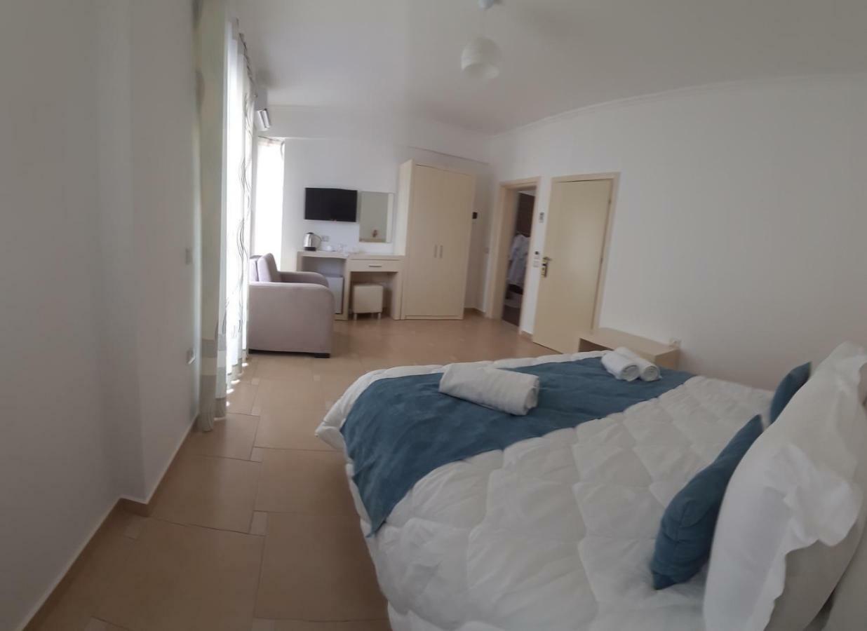 Aler Holiday Inn Саранда Номер фото